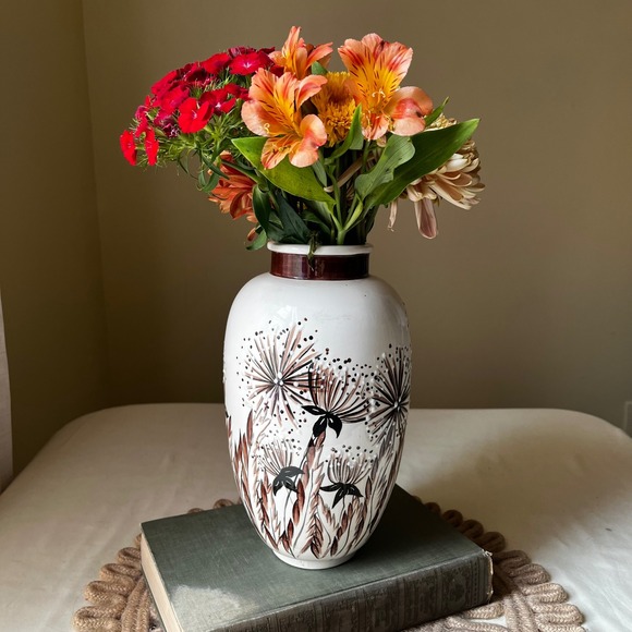 Vintage 1980 Hand Painted Ceramic Vase Signed LG - Picture 8 of 8